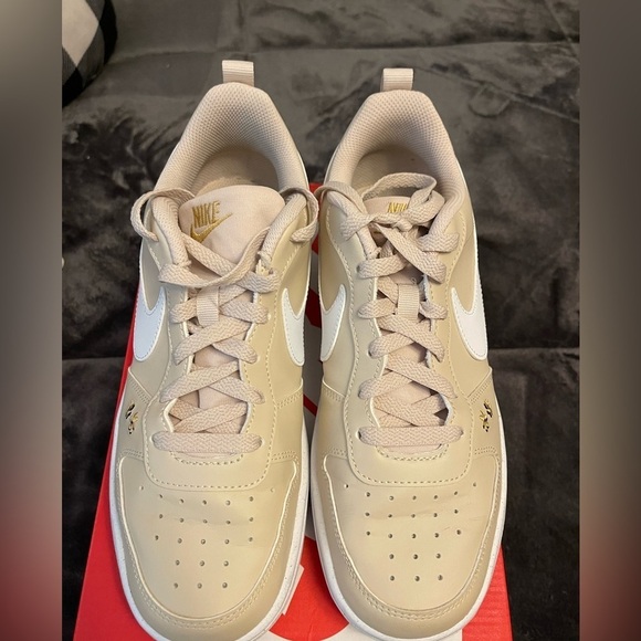 Nike Court Borough Low Recraft SE Embroidered Floral FZ3136-100 Big Kids Neutral - Picture 2 of 5